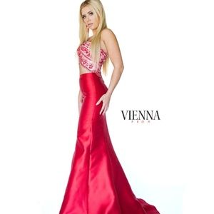 NWOT Vienna Prom #8260 Red 2 Piece Size 10 Long